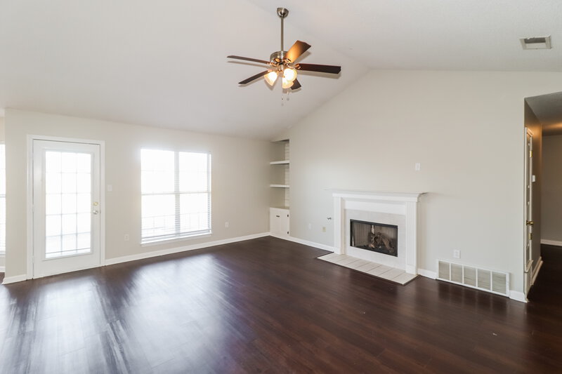 1,690/Mo, 1806 Central Trails Dr Southaven, MS 38671 Living Room View