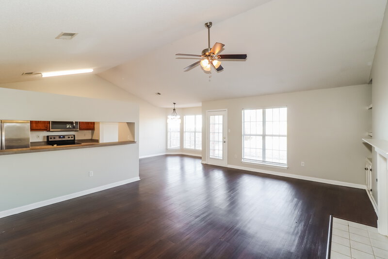 1,690/Mo, 1806 Central Trails Dr Southaven, MS 38671 Living Room View 2