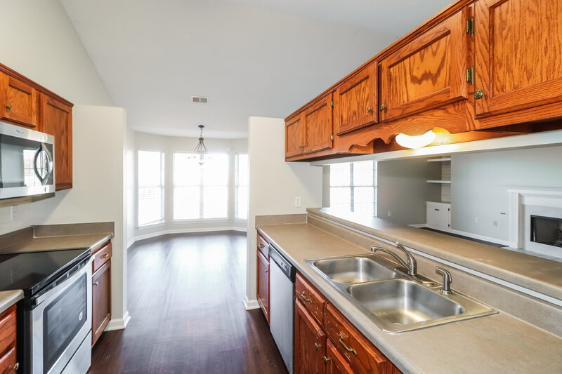 1,690/Mo, 1806 Central Trails Dr Southaven, MS 38671 Kitchen View 2