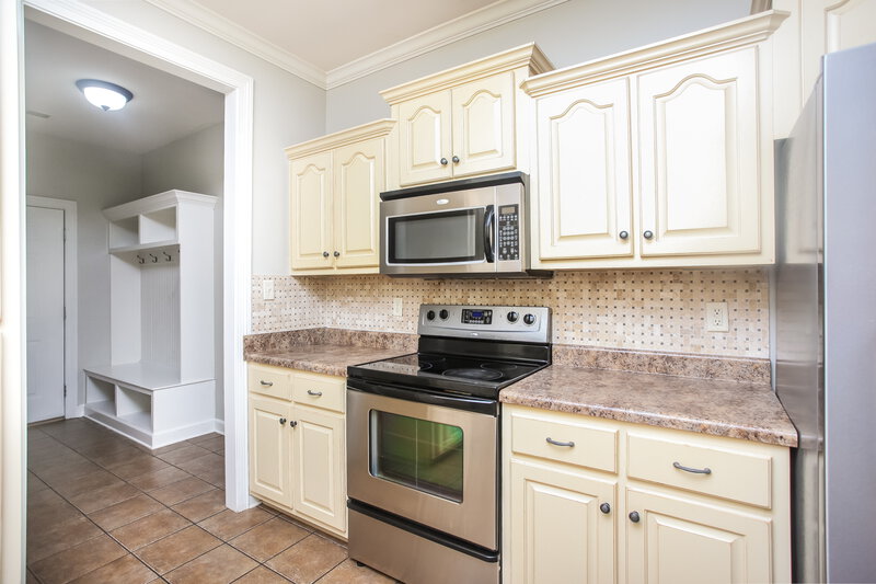 2,495/Mo, 3288 Champion Hills Dr Southaven, MS 38672 Kitchen View 2