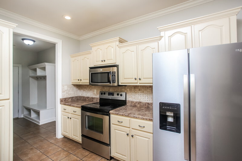 2,495/Mo, 3288 Champion Hills Dr Southaven, MS 38672 Kitchen View 3