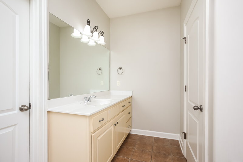 2,495/Mo, 3288 Champion Hills Dr Southaven, MS 38672 Main Bathroom View