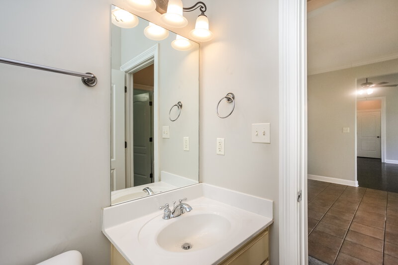 2,495/Mo, 3288 Champion Hills Dr Southaven, MS 38672 Bathroom View
