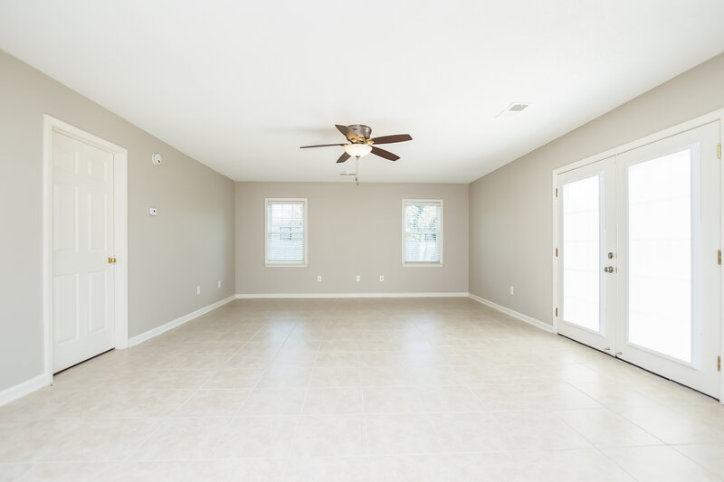 1,950/Mo, 6726 Oak Forest Dr Olive Branch, MS 38654 Family Roomlarge View