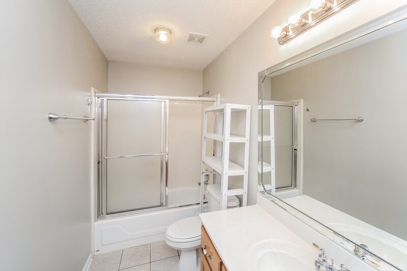 1,780/Mo, 10177 Fox Chase Dr Olive Branch, MS 38654 Bathroom View