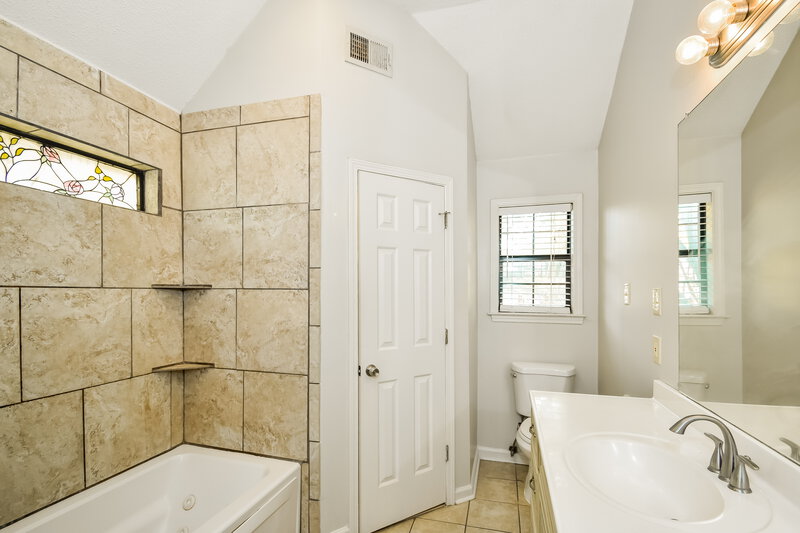 1,825/Mo, 6768 Ann Marie Cv Olive Branch, MS 38654 Main Bathroom View