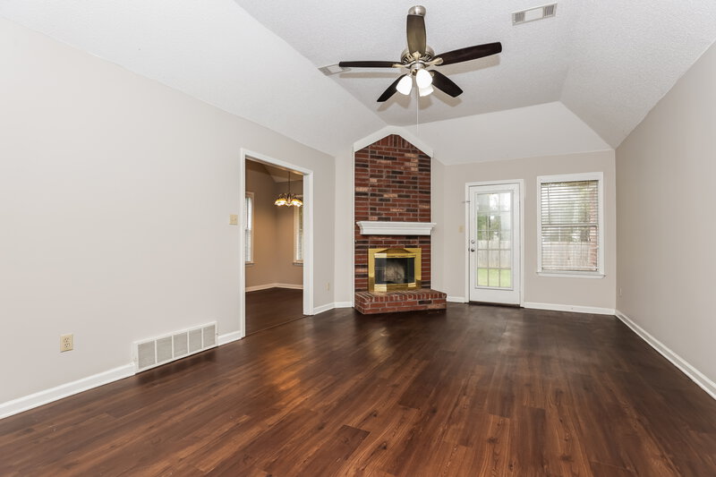 2,500/Mo, 1395 Milestone Cir Collierville, TN 38017 Living Room View