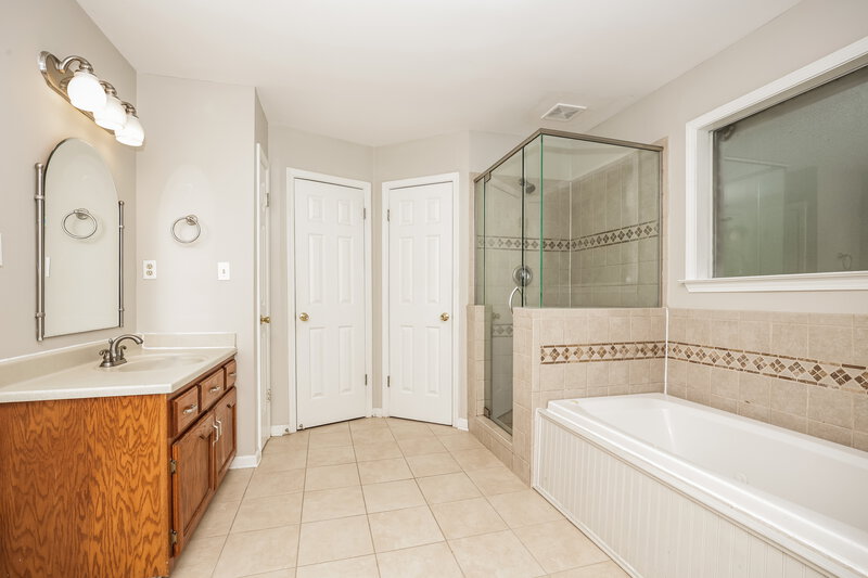 2,500/Mo, 1395 Milestone Cir Collierville, TN 38017 Main Bathroom View