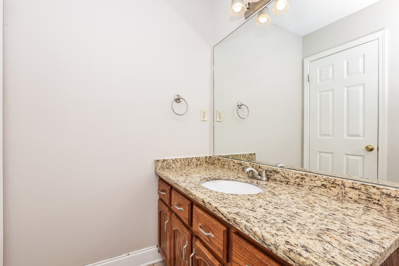 2,500/Mo, 1395 Milestone Cir Collierville, TN 38017 Bathroom View 2