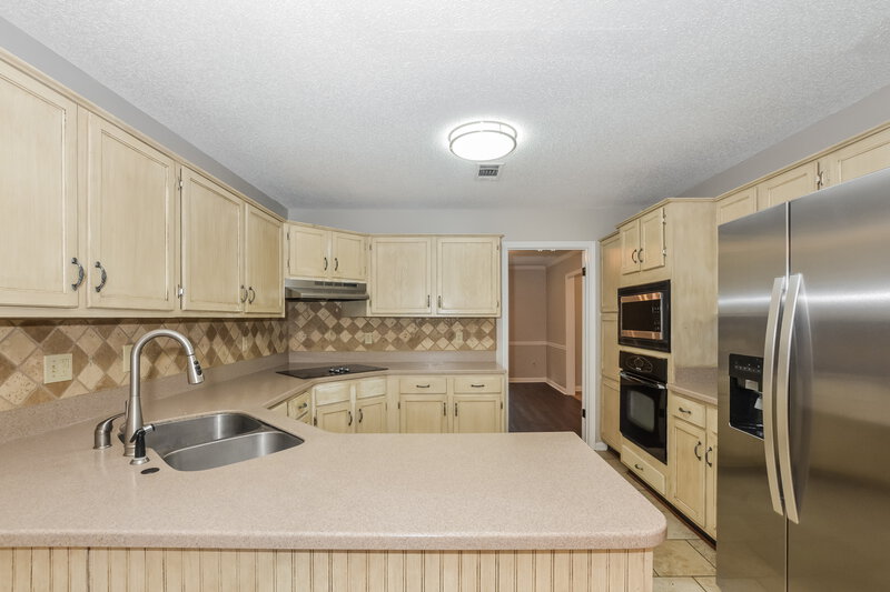 2,100/Mo, 1960 Maple Creek Dr Cordova, TN 38016 Kitchen View 2