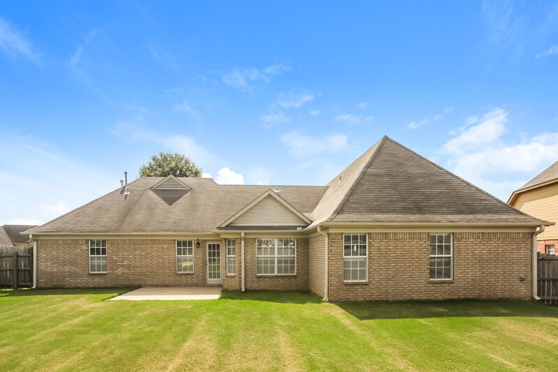 1,905/Mo, 8332 Pinnacle Dr Southaven, MS 38672 Rear View