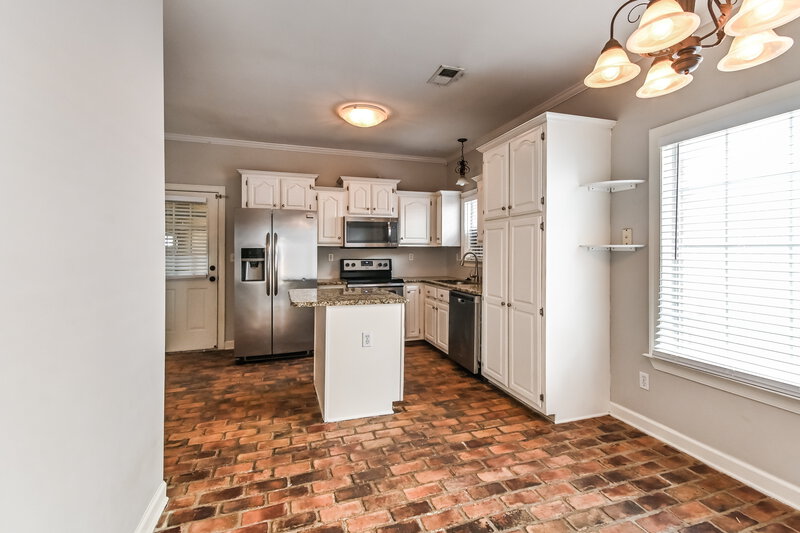 2,325/Mo, 2720 Graystone Dr Southaven, MS 38671 Kitchen View