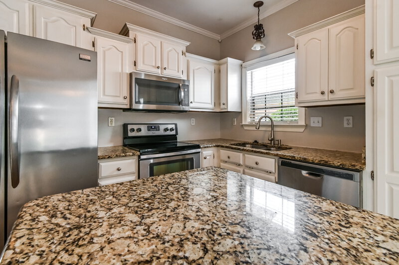 2,325/Mo, 2720 Graystone Dr Southaven, MS 38671 Kitchen View 2