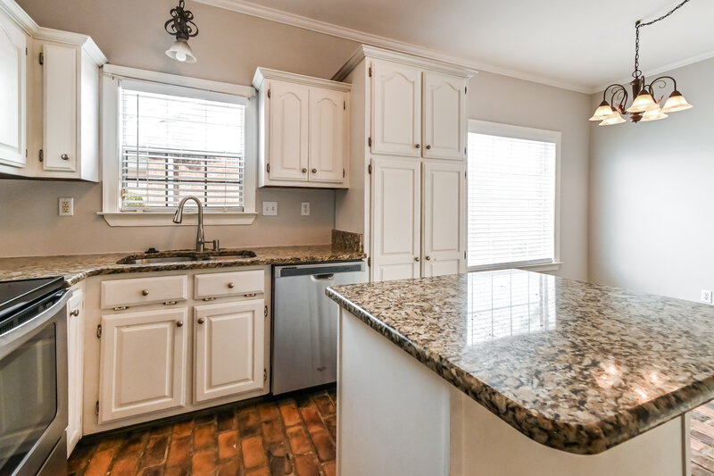 2,325/Mo, 2720 Graystone Dr Southaven, MS 38671 Kitchen View 3
