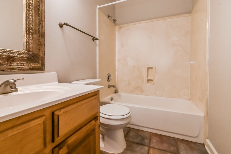 2,325/Mo, 2720 Graystone Dr Southaven, MS 38671 Bathroom View