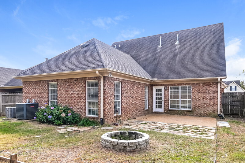 2,325/Mo, 2720 Graystone Dr Southaven, MS 38671 Rear View