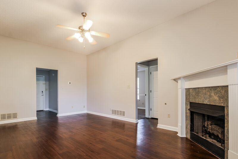 1,635/Mo, 8336 Cross Point Dr Olive Branch, MS 38654 Living Room View 2