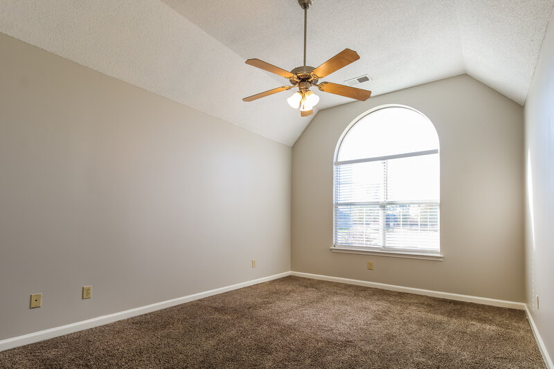 1,635/Mo, 8336 Cross Point Dr Olive Branch, MS 38654 Main Bedroom View