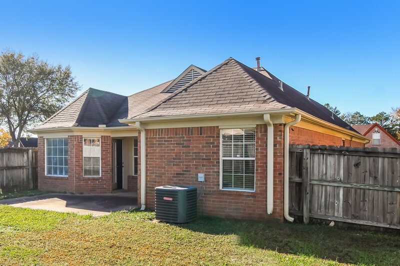 1,635/Mo, 8336 Cross Point Dr Olive Branch, MS 38654 Rear View