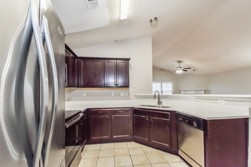 1,965/Mo, 8714 Hanson Cv Southaven, MS 38671 Kitchen View 2