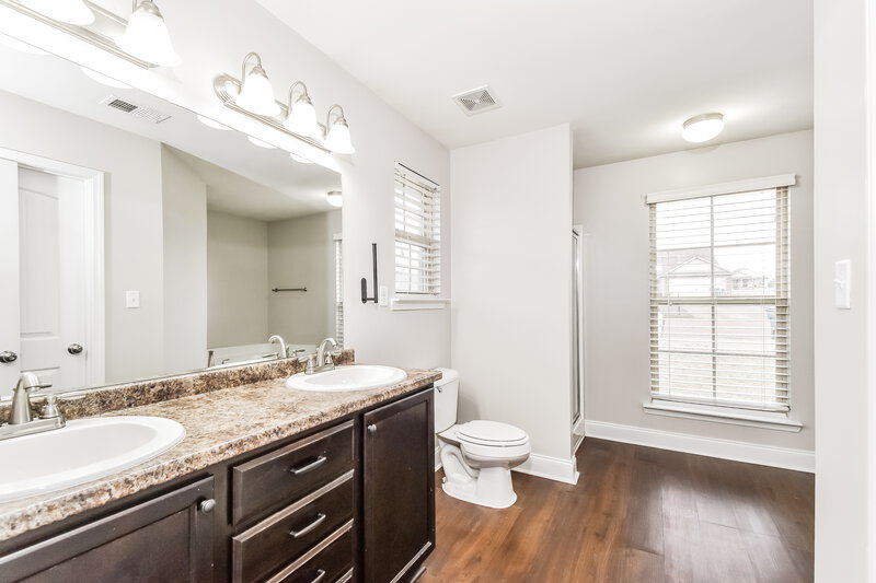 1,965/Mo, 8714 Hanson Cv Southaven, MS 38671 Main Bathroom View