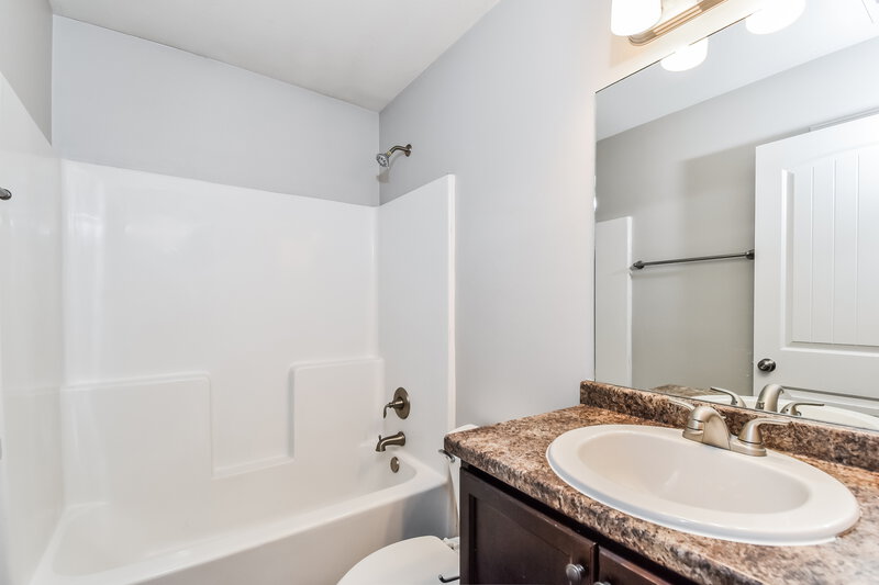 1,965/Mo, 8714 Hanson Cv Southaven, MS 38671 Bathroom View
