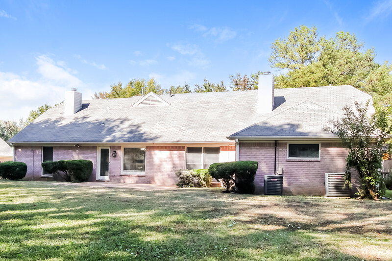 2,180/Mo, 626 Duck Call Cv Cordova, TN 38018 Rear View