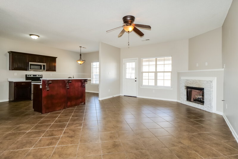 2,110/Mo, 4315 Markston Dr Southaven, MS 38672 Living Room View 2