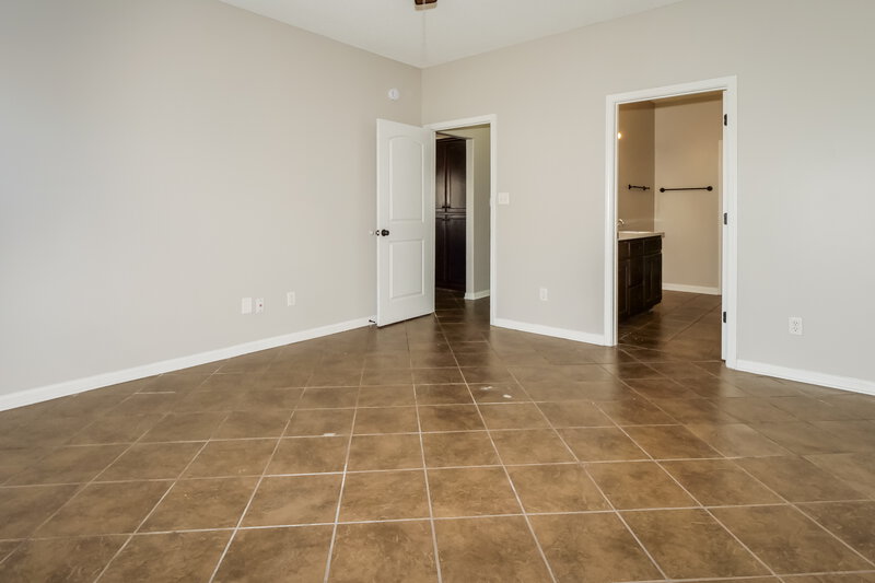 2,110/Mo, 4315 Markston Dr Southaven, MS 38672 Main Bedroom View 2