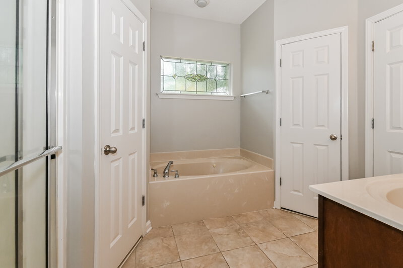 1,980/Mo, 196 Fairway Trace Dr Hernando, MS 38632 Main Bathroom View