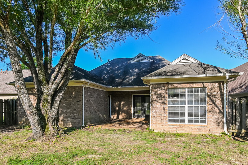 1,980/Mo, 196 Fairway Trace Dr Hernando, MS 38632 Rear View