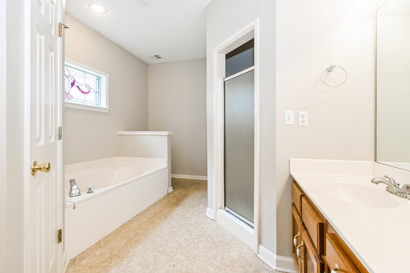 2,045/Mo, 4317 Nicholas Ln Southaven, MS 38672 Main Bathroom View