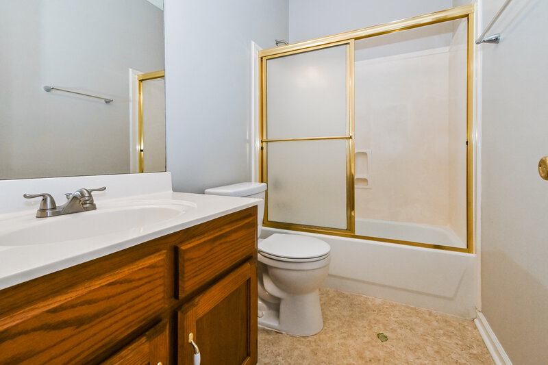 2,045/Mo, 4317 Nicholas Ln Southaven, MS 38672 Bathroom View