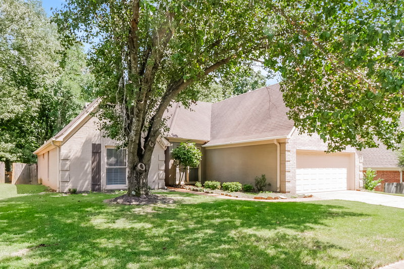 2,325/Mo, 8633 Meadow Green Dr Cordova, TN 38016 Front View