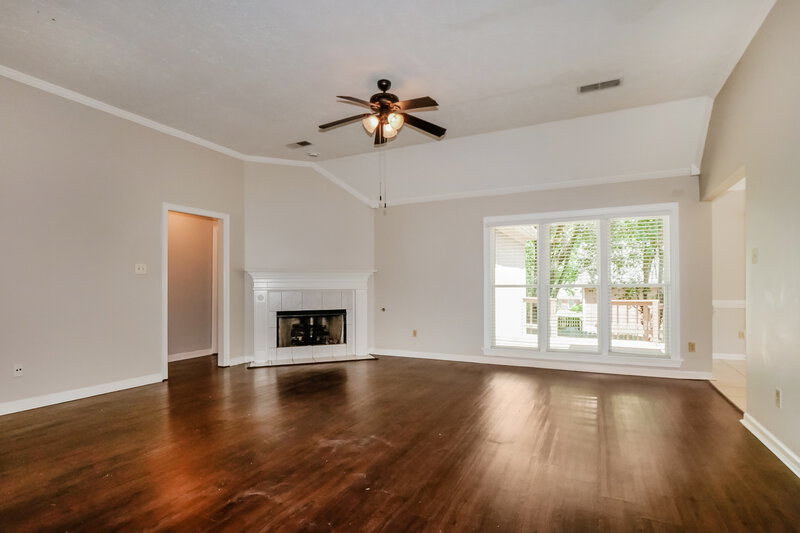 2,325/Mo, 8633 Meadow Green Dr Cordova, TN 38016 Living Room View