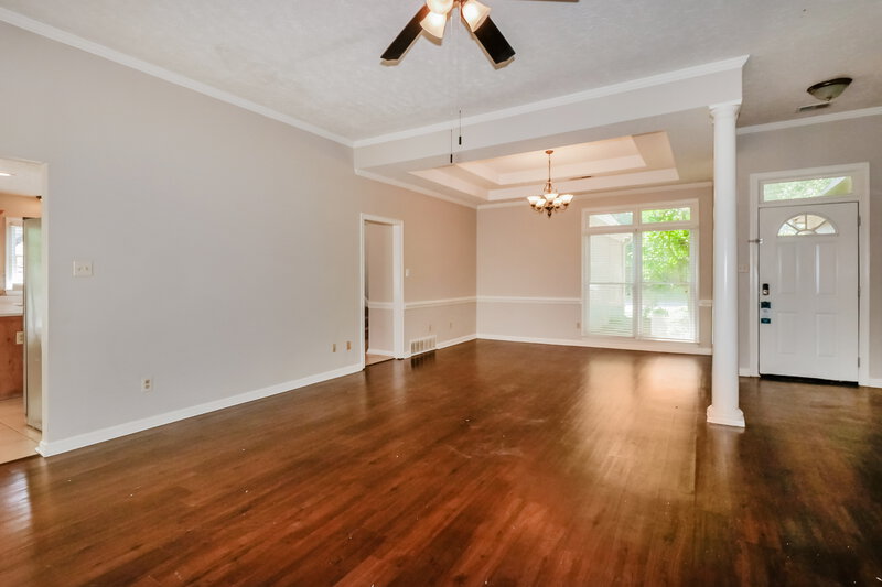 2,325/Mo, 8633 Meadow Green Dr Cordova, TN 38016 Living Room View 2