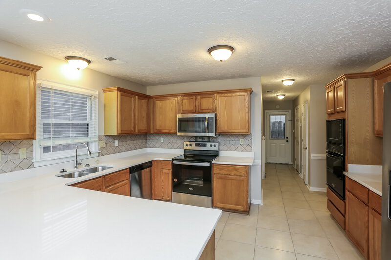 2,415/Mo, 8633 Meadow Green Dr Cordova, TN 38016 Kitchen View 2
