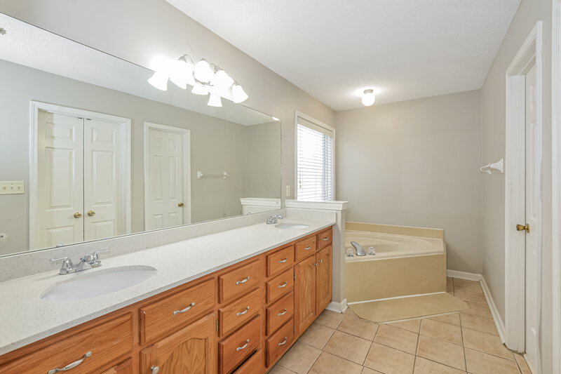 2,355/Mo, 1456 Albon Dr Cordova, TN 38016 Main Bathroom View