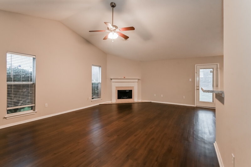 1,770/Mo, 9157 Harness Cv Southaven, MS 38671 Living Room View 2