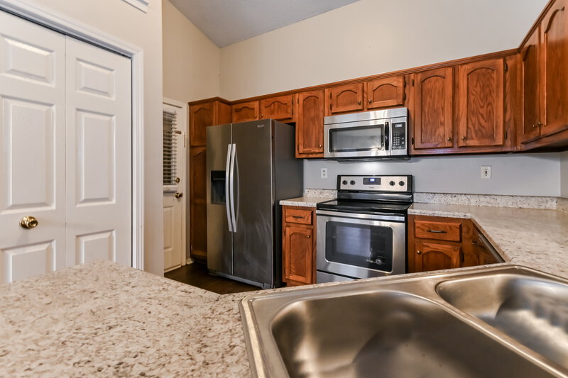 1,770/Mo, 9157 Harness Cv Southaven, MS 38671 Kitchen View 2