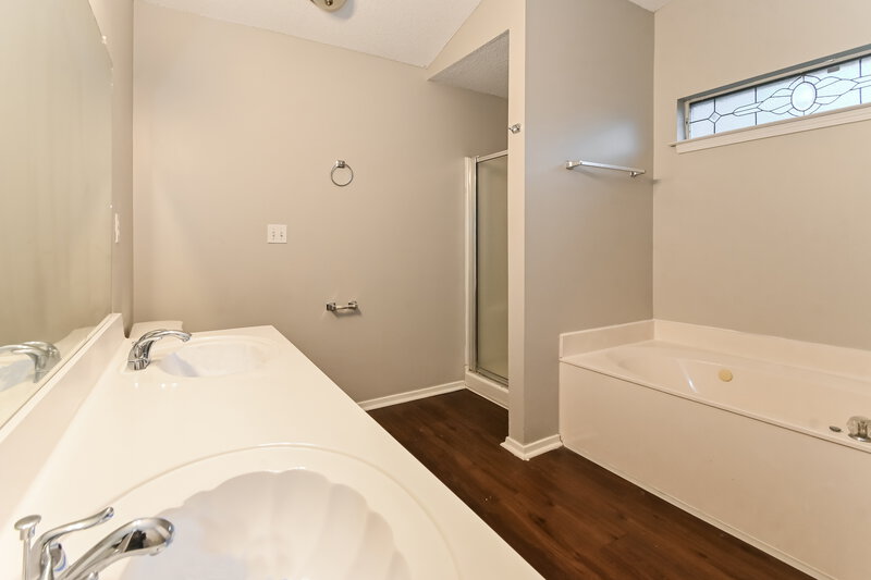1,770/Mo, 9157 Harness Cv Southaven, MS 38671 Main Bathroom View