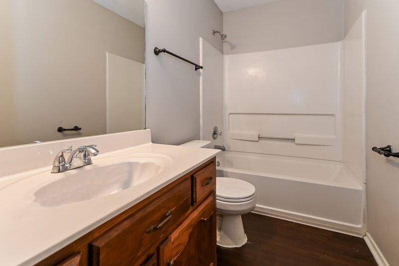 1,770/Mo, 9157 Harness Cv Southaven, MS 38671 Bathroom View
