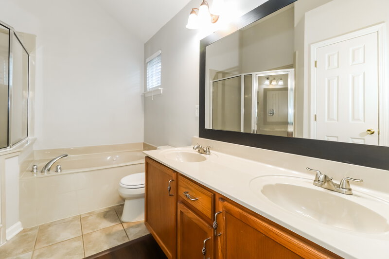 1,720/Mo, 2791 Maggie Woods Pl Arlington, TN 38002 Main Bathroom View