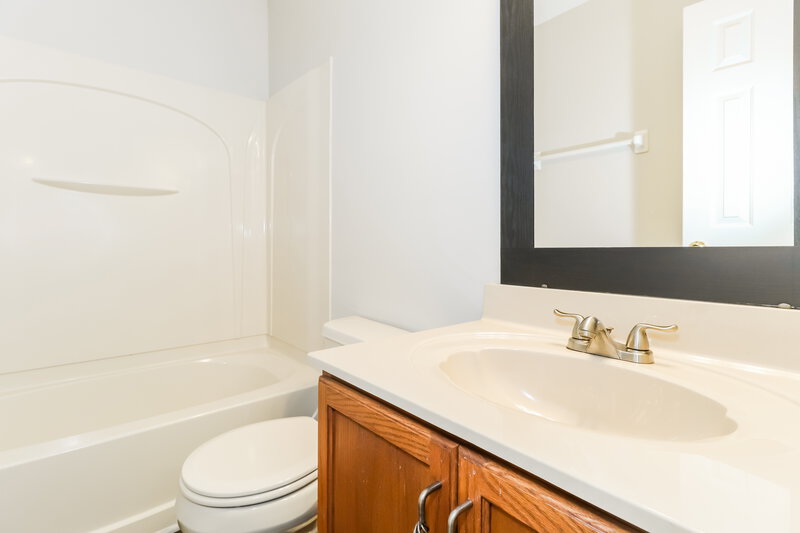 1,720/Mo, 2791 Maggie Woods Pl Arlington, TN 38002 Bathroom View 2