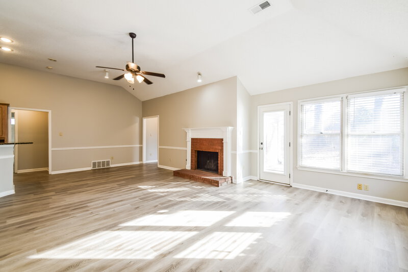 1,905/Mo, 1562 Appling Wood Cv N Cordova, TN 38016 Living Room View 2