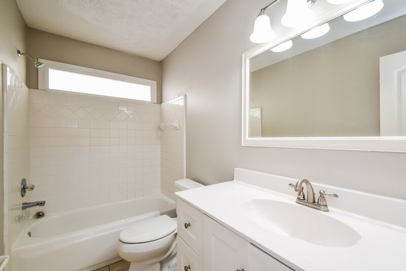 1,905/Mo, 1562 Appling Wood Cv N Cordova, TN 38016 Bathroom View