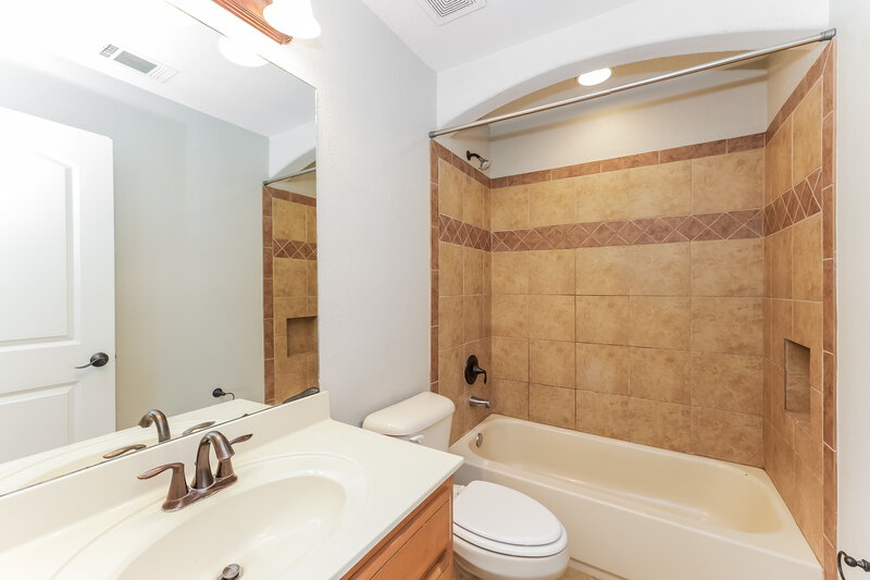 2,230/Mo, 450 Green Willow Cv Oakland, TN 38060 Bathroom View