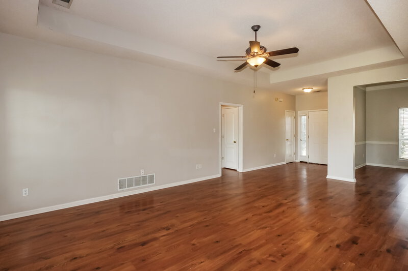 2,030/Mo, 8426 Linda Shore Cv Southaven, MS 38672 Living Room View