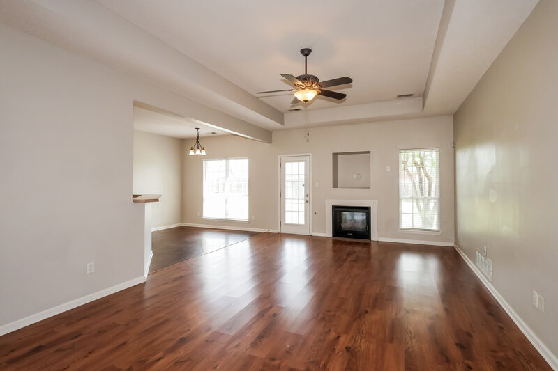 2,030/Mo, 8426 Linda Shore Cv Southaven, MS 38672 Living Room View 2