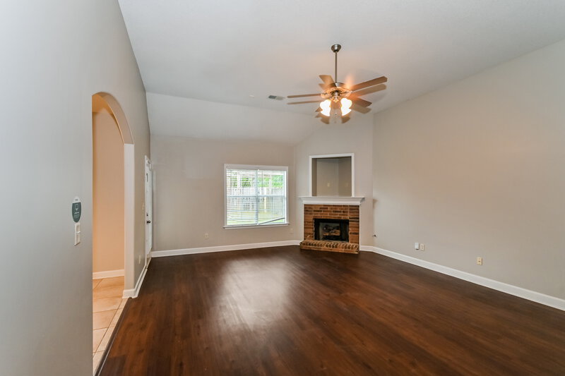 1,905/Mo, 10116 Hammersmith Ln Cordova, TN 38016 Living Room View 2